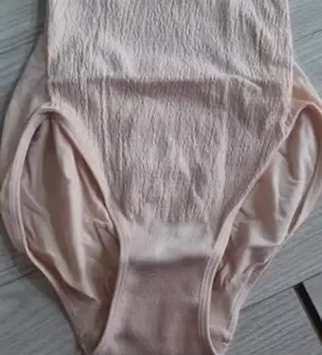 복대형 바지나 레깅스를 입는데 팬티는 일반팬티 입으니까 느낌이 이상해서 롱스타일로