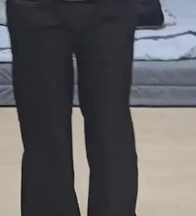 23주 기준 사이즈랑 다 맞는데 청바지라 디자인상 흘러내리는건 어쩔 수 없나봐요 색상