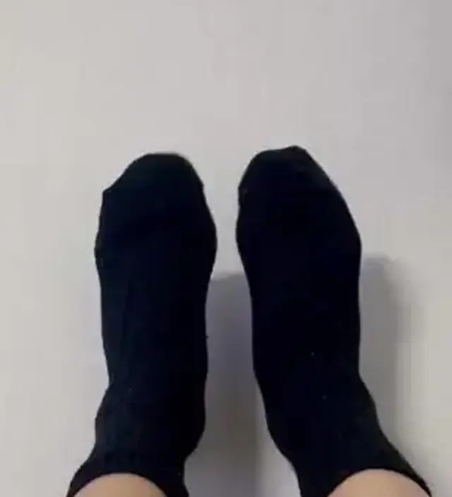 아직 신고나가진않았어요! 겨울에 따뜻하게 신으려고 털양말 여러개 구입했어요! 편안하