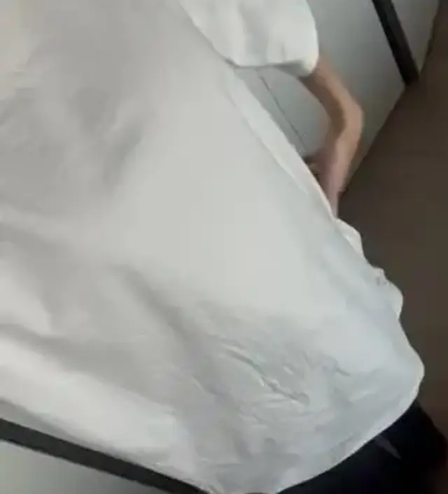 힘있는소재이구 엉덩이를 완전히 덮어주는 길이라 레깅스랑 입기좋아요!