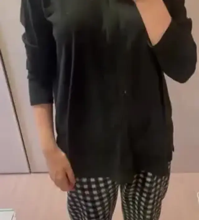 소재도 너무 좋고 지퍼가 있어서 입기도 편하고 슈유할때도 편합니다