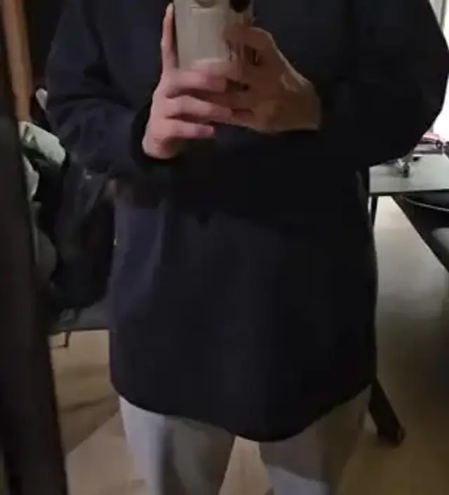 메란지 색상 샀다가 편해서 네이비까지 구입하게 됐습니다~ 약간 긴 느낌은 있지만, 편