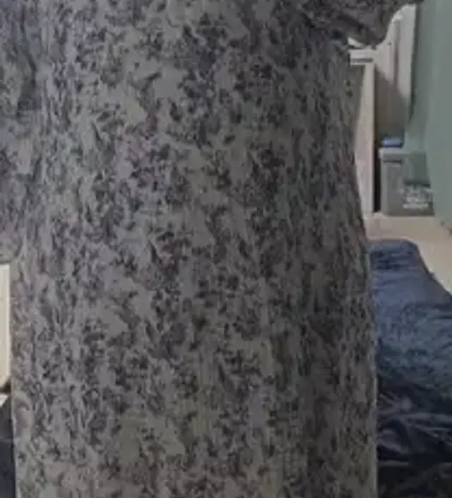 후기없어서 걱정했는데 받아보니 패턴도 이쁘고 소재도 도톰한게 좋아요!! 지금은 잠옷