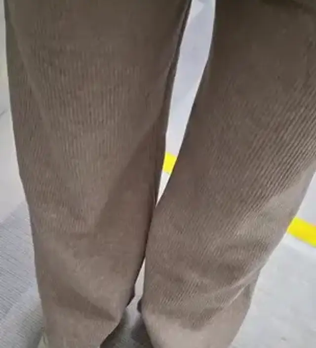 겨울 끝물이라 고민하다 기존바지 배가 쨍겨서 주문했는데 따뜻하면서 너무 부해보이지