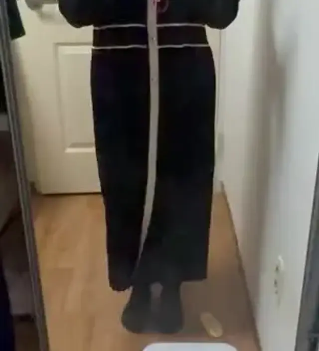 회사에 입고다닐용도로 구매했는데 넘 정갈하고 넉넉하고 편해요 ㅎㅎㅎ