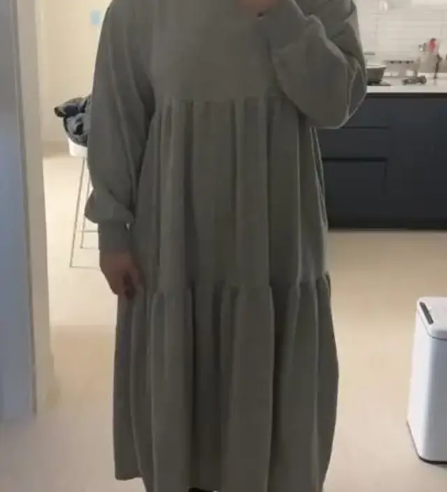 완전 딱 꾸안꾸원피스로 좋아요! 품도 넉넉해서 만삭까지 충분히 입을거같아요~ 외출할