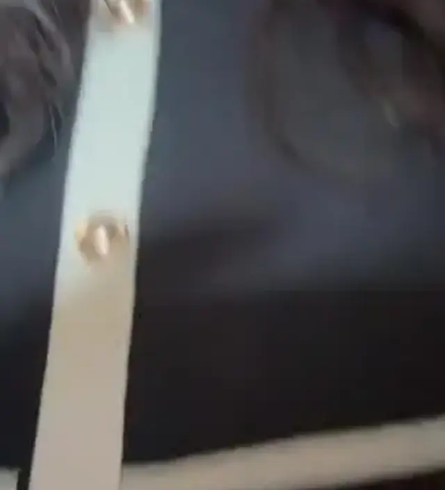 행사자리에 어울리고 블랙인데도 얇아서 비치는것 같아요. 