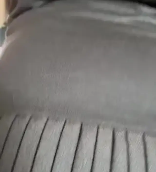 치마라인부분이 타이트합니다. 초기에 가능할것 같아요. 25주인데 좀만 더 지나면 못입