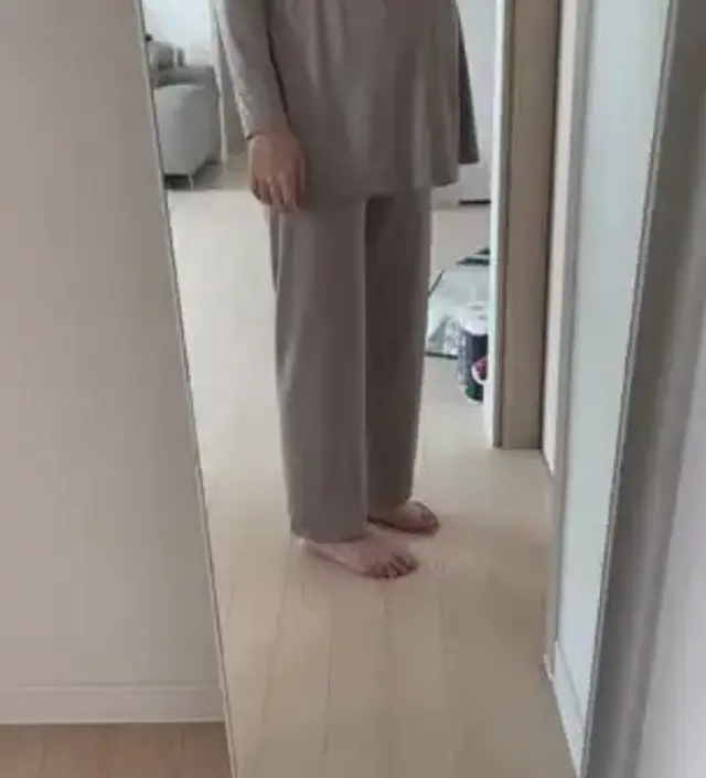 부드럽고 좋네요~ 출산후까지 입으려고 샀는데, 스판기도 좋고
