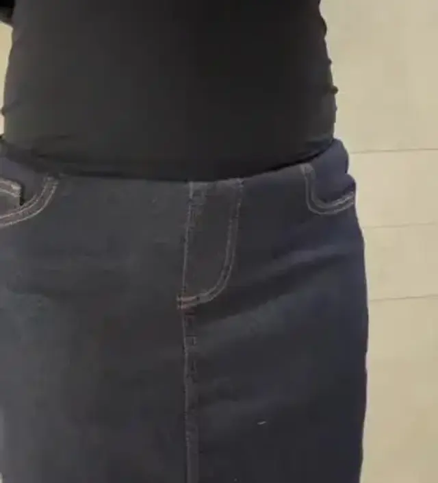 19주인데 맘에 들어요 프리사이즈 잘 산 것 같아요 근데 복대 밑부분이 떠서 슬림한 옷