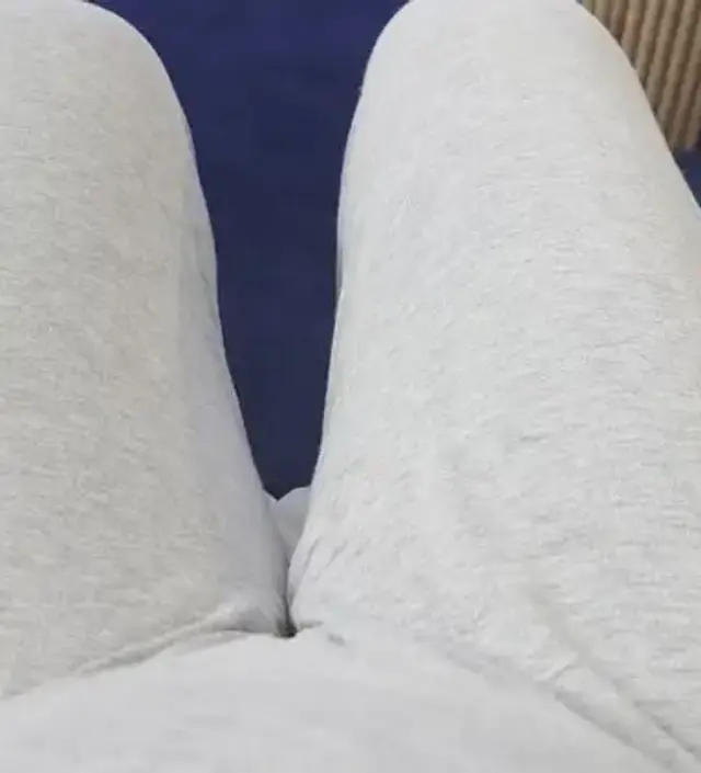 엄청 얇긴한데 잘 늘어나고, 편하고 좋습니다.
