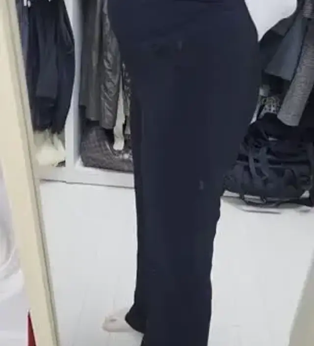 진짜 엄청 편하구요 영상에서보다 실제로가 다리 더 길어보여요! 약간 톡톡해서 여름에