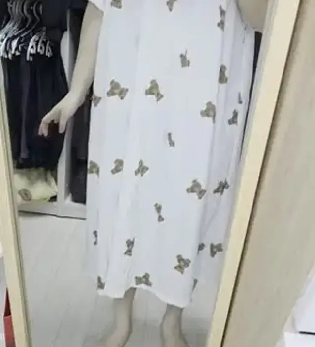 엄~~~청 편해요 살에 달라붙지않는 재질이구요 
