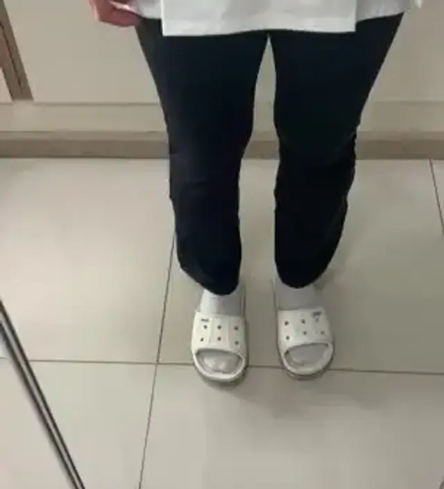 요가할 때 입으려고 샀는데 딱 달라붙거나 꽉 끼지않고 편해서 좋습니다~
