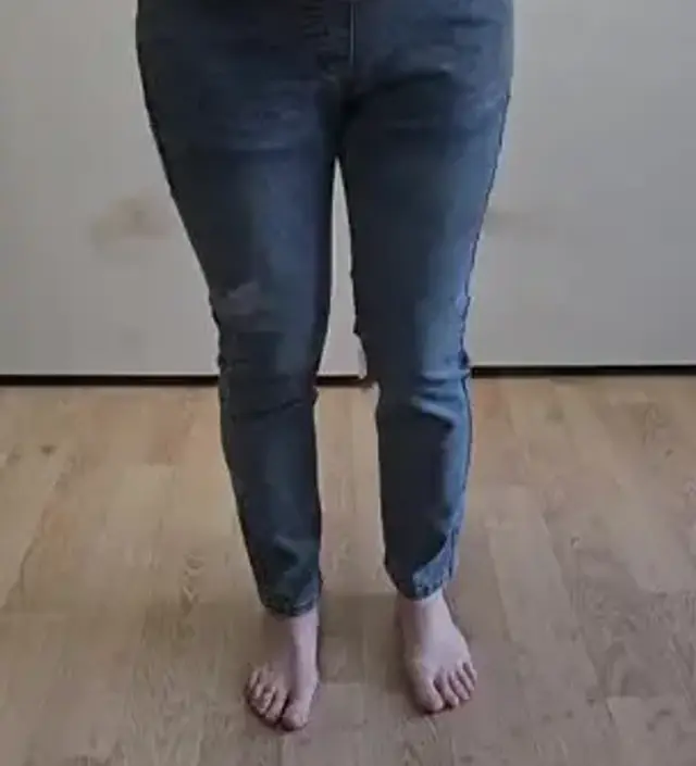 엄청 고민하고 구매한 청바지예요 ㅎㅎ 색상은 예쁠지 슬림이라 불편하진 않을지... 사