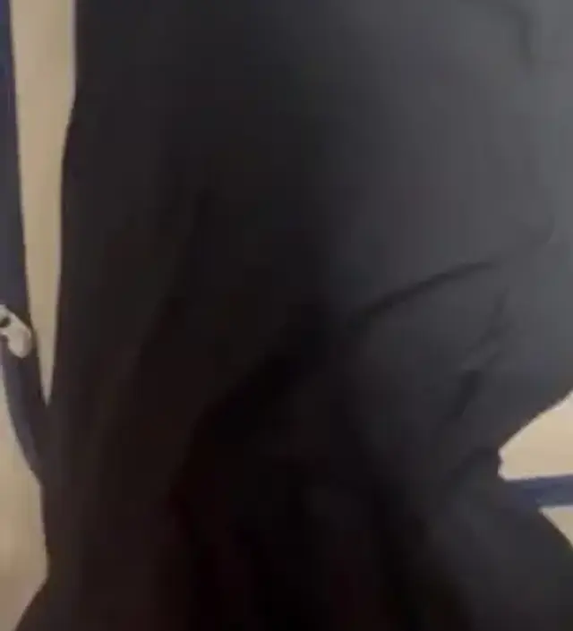 저는 키가 작아서 좀 기네요 수선해서 입어야할 것 같아요 면은 괜찮아요  잘 입겠급니