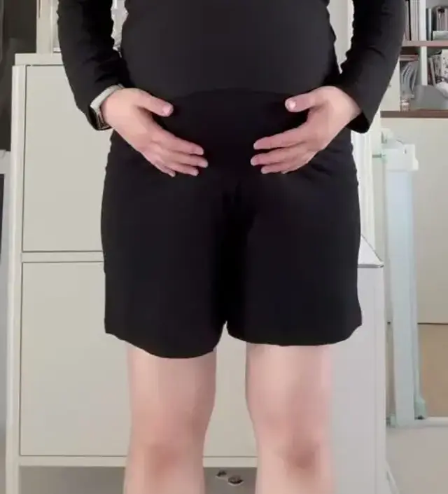 첨에 꺼내고는 작나..? 했는데 신축성에 무지 놀랐네요 ㅋ 만삭에 하비인데도 안입은 거