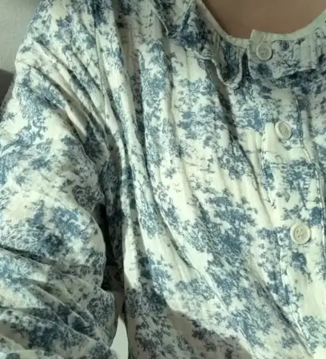 키 168기준 발목 조금 위까지 올라오는 넉넉한 기장이에요! 
