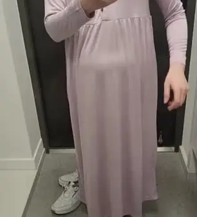 길이감도 좋고 보들보들 차르르한 느낌이네요. 몸매가 좀 드러나서 입고 나가기엔 그렇