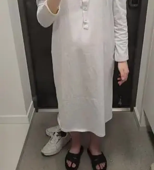 면이라 보들보들하고 지금 입기 딱 좋은 것 같아요. 단추도 똑딱이라 편하네요.