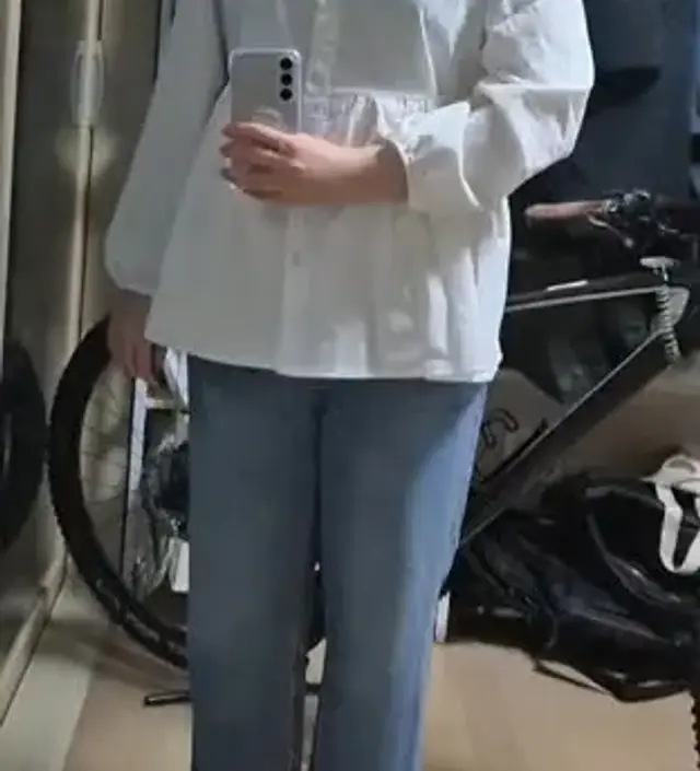 청바지 핏도 예쁘고 배도 편해서 잘 입고 다닐 것 같아요!