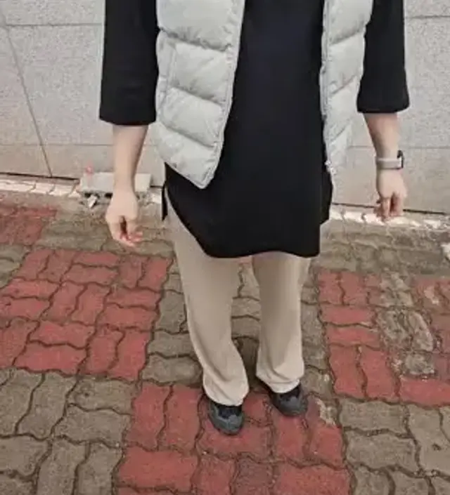 조끼랑 입어도 예쁘고 날좀 풀리면 레깅스랑 입어도 좋을 길이에요 굿
