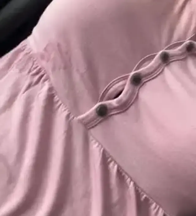 패드가 달려있어서 브라 안차도되서 편해요!
