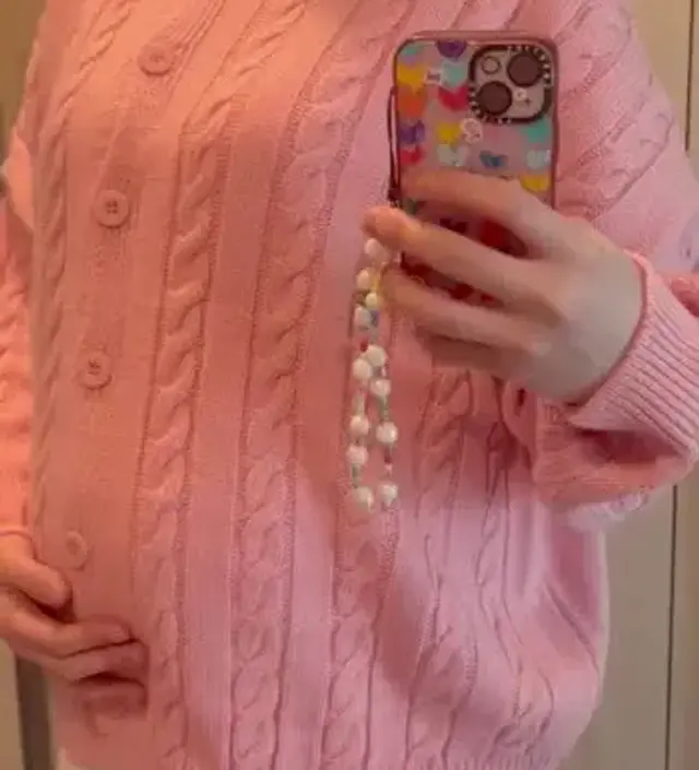 완전 오버핏으로 임신 후기임에도 널널하게 맞아요 
