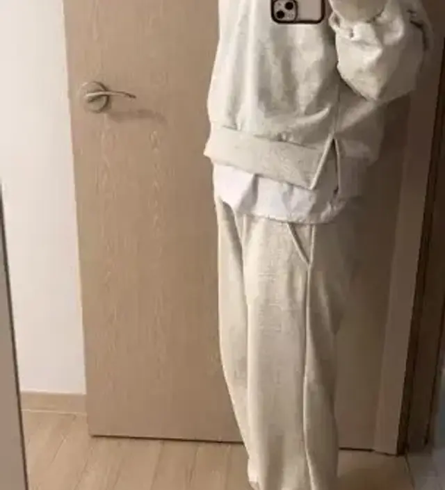 진짜 짱편하고 얇아서 여름까지 입을수있겠어요 이뻐요