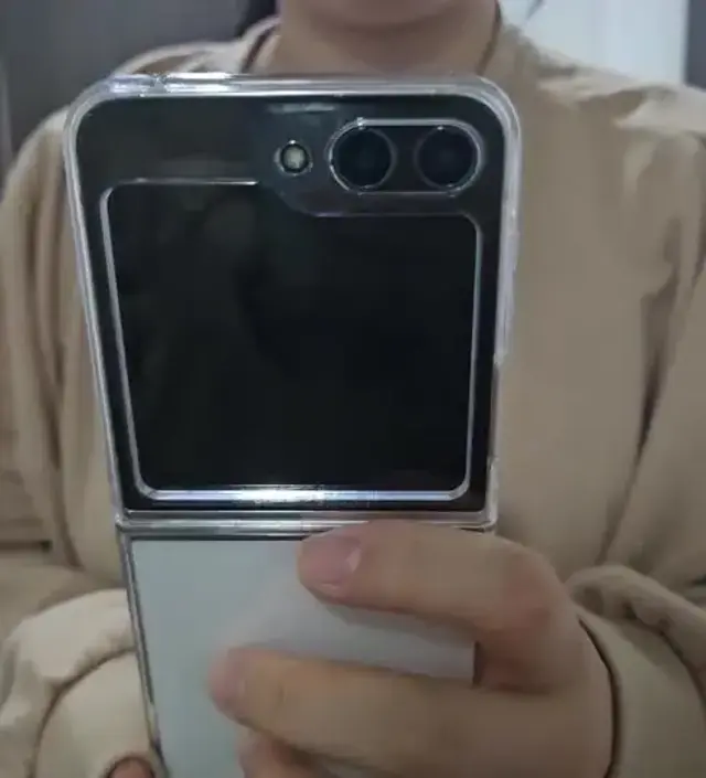 좀크긴많이크네요 근데 감촉이 너무좋아요 ㅋㅋㅎ 보들보들 입고싶어질것같아요 ㅠㅠㅠ