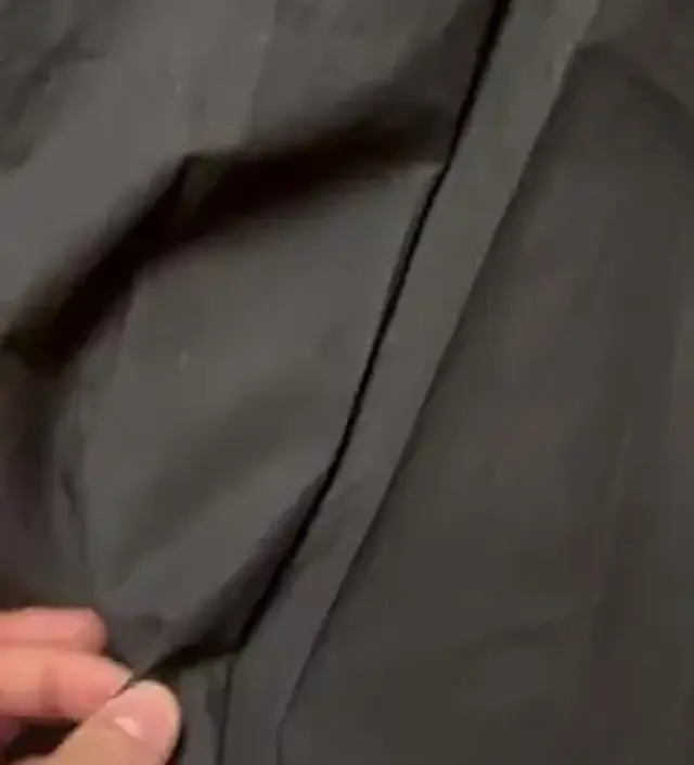 가을용 원피스 입어보고 괜찮아서 여름용도 구매했어요 재질이 바스락거리는  소재입니