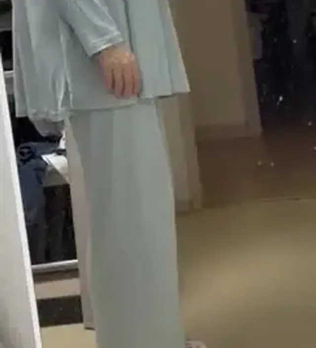 원피스잘안입어서 편한바지찾다가샀어용ㅎㅎ 위에패드있는데 하나도안불편해서 셋뚜로사