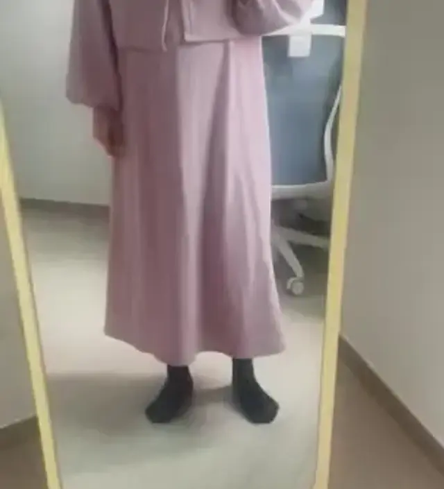 색깔도 이쁘고 봄용으로 너무 찰떡이에요! 하늘하늘거리는 느낌이 여성스러움 물씬 느끼