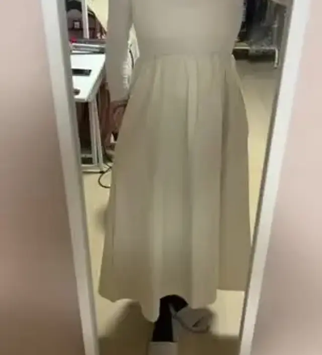 무난하게 여기저기 받쳐입을 수 있는 옷이네요~ 다만 디자인이 배가 좀더 나와보일 수 