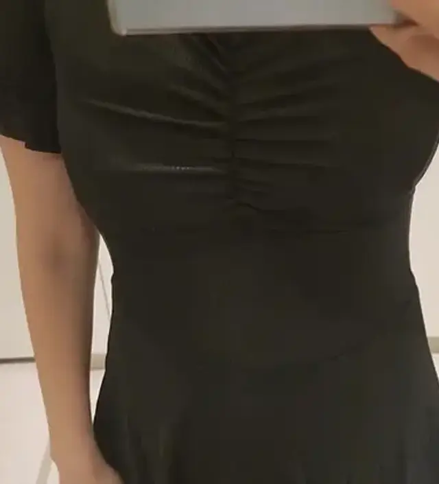 검정색으로 무난하고 크기도 적당합니다.