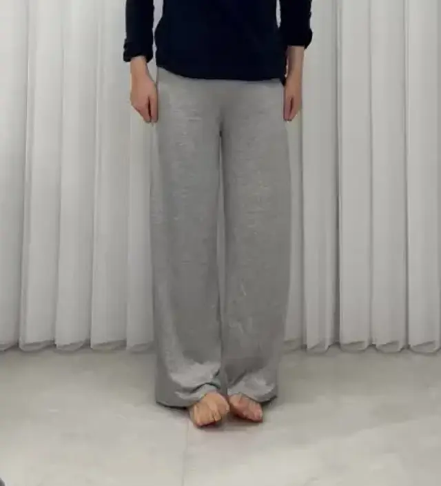 키 158cm 55사이즈에요. 아직 배가 많이 안나와서 배부분이 좀 큰데 길이 안줄여도되서