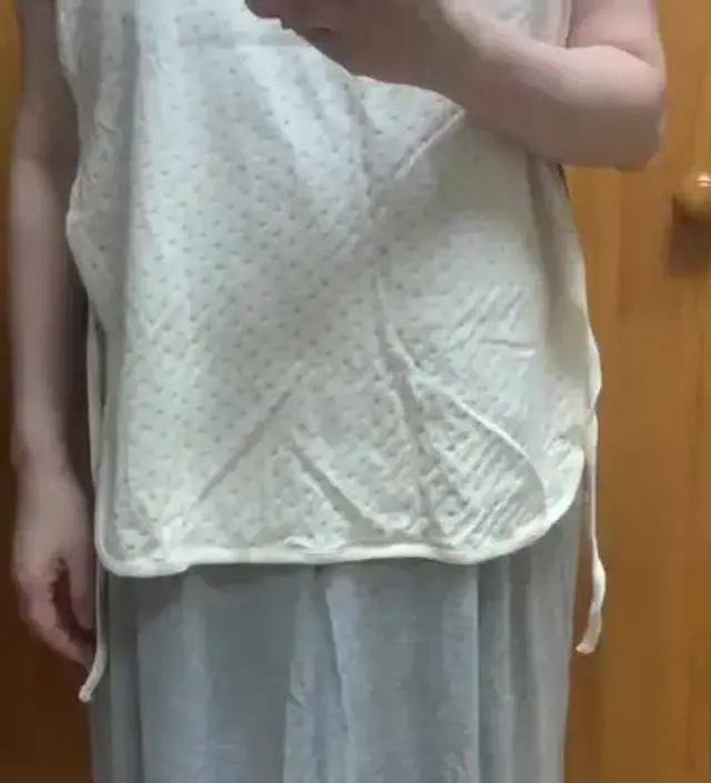 아이가 침을 흘리기 시작하고 안고 있으면 자꾸 옷을 빨아서 구매했어요 얇아서 덥지도