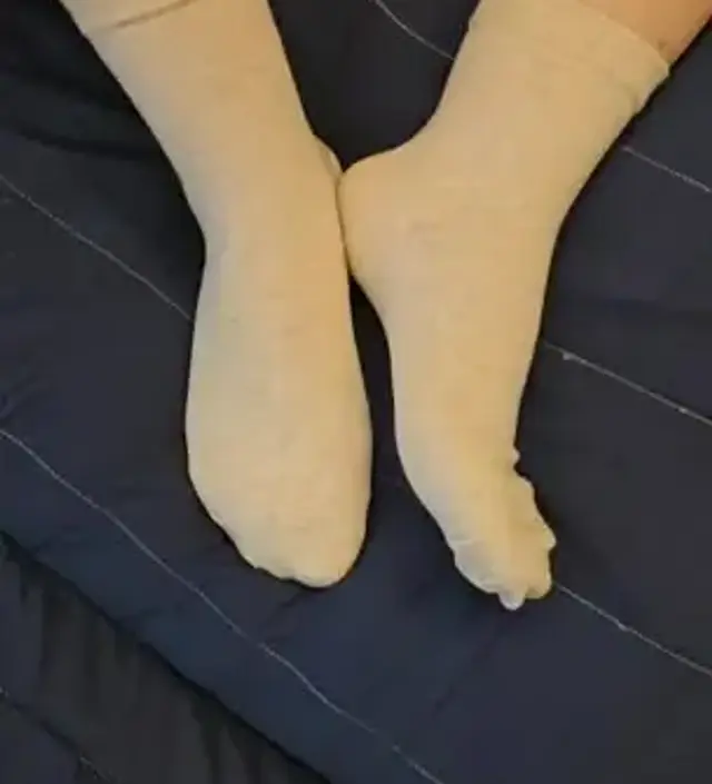 다리가 자주 부어서 샀는데 정말 편하네요 ㅎㅎ 확실이 다른 양말들이랑 좀 다르네요. 