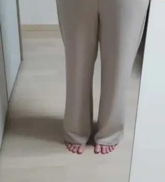 검정류 하의는 많이 있어서 밝은색 하나 사봤는데ㅎ 음.. 이전 싱글때 입던 백화점 정장