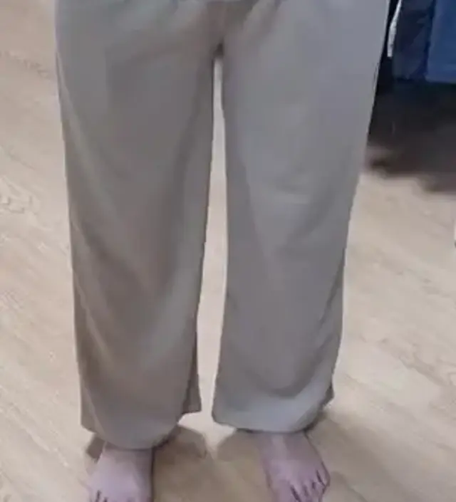 봄에 입으려고 샀는데..좀 도톰하긴 하네요.
