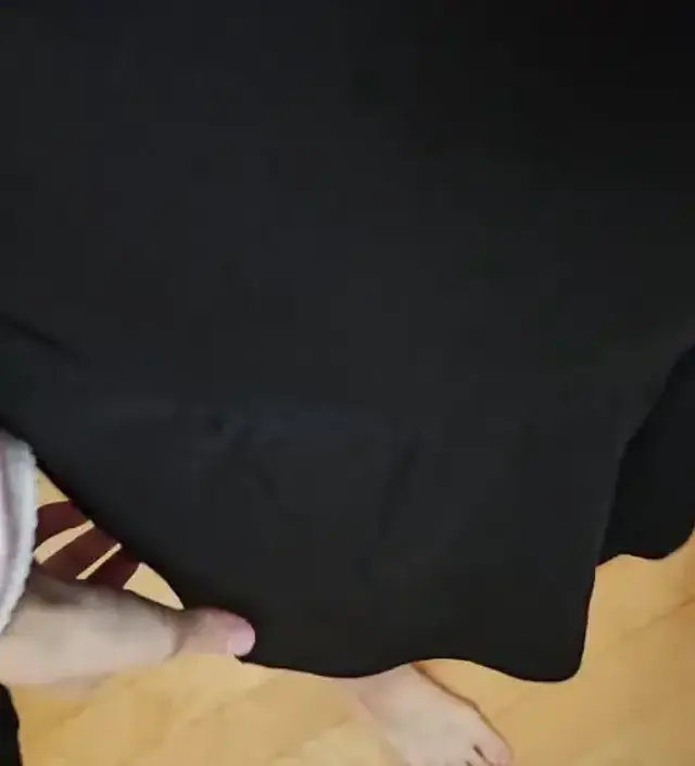 팔랑팔랑 부드러워서 확실히 면쫄쫄이 레깅스보다 배가 편해요 바람불어도 Y존 부각도 