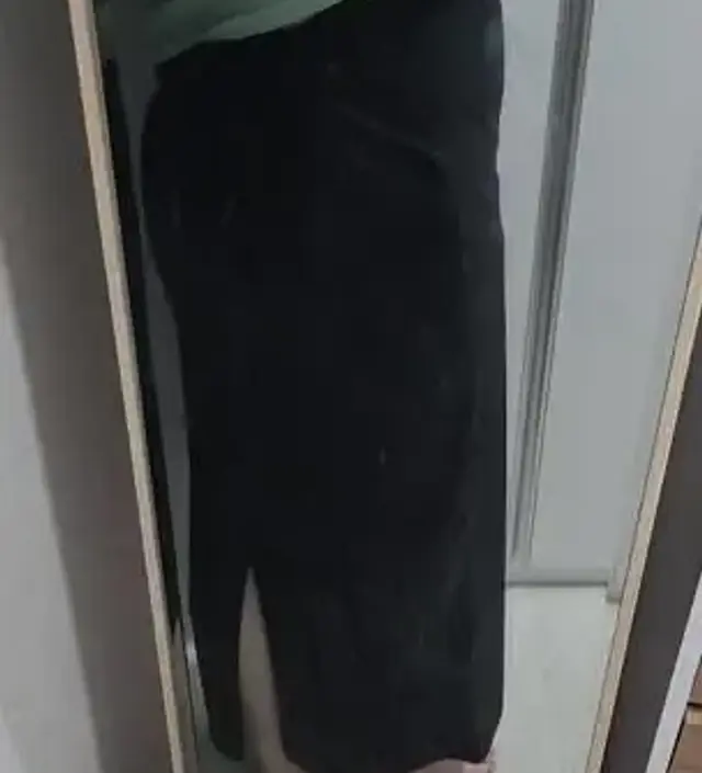 생각보다 얇고 잘 늘어나구요, 키 160인 저한테 길이가 발목을 다 덮어서 좀 긴편이니 