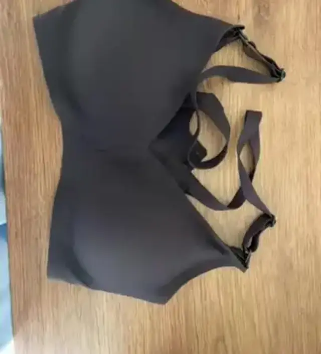 넉넉하게 잘 맞습니다^^ 출산후에도 잘 입고 있어요