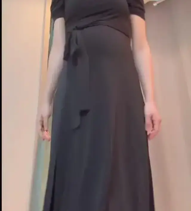 차르르하고 스판끼 있는 소재라 편하게 맞고 핏은 예쁘네요! 출산해도 입을 수 있지 않