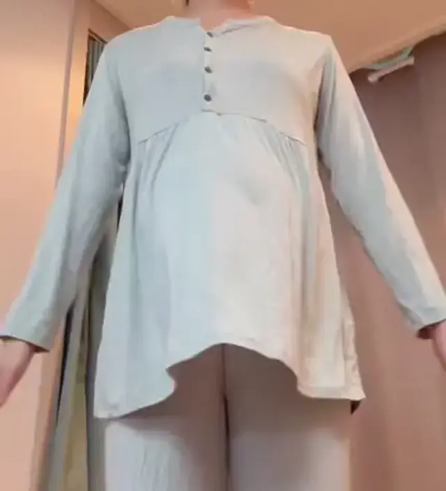 배가 많이 나왔는데 배 부분도 편하고 전체적으로 재질이 부들부들하고 편해서 집에서 