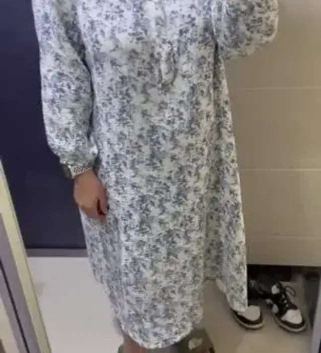 하늘하늘 예뻐보여서 샀는데 만족스러워요~~ 덩치 있는 편인데도 많이 부해보이지 않아