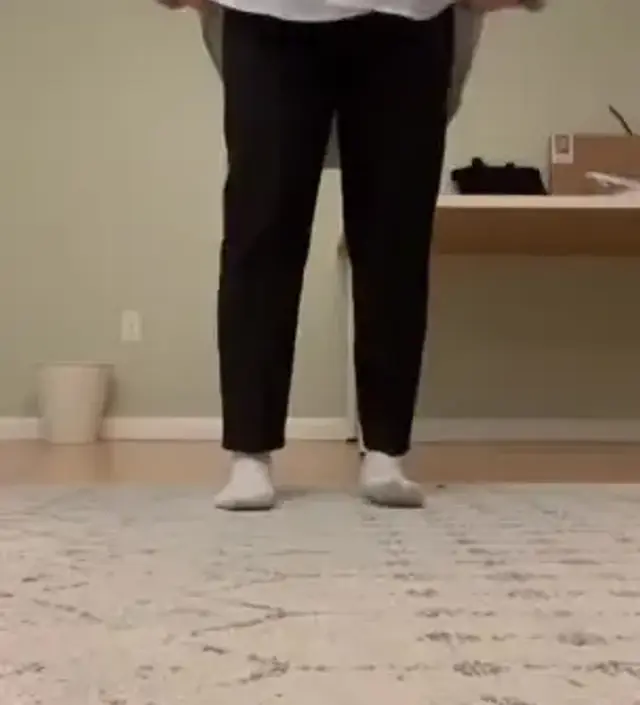 핏 완전 예쁘고 편해요!! 소재도 슬렉스 소재라 여름에 시원하게 입을 수 있을 것 같아