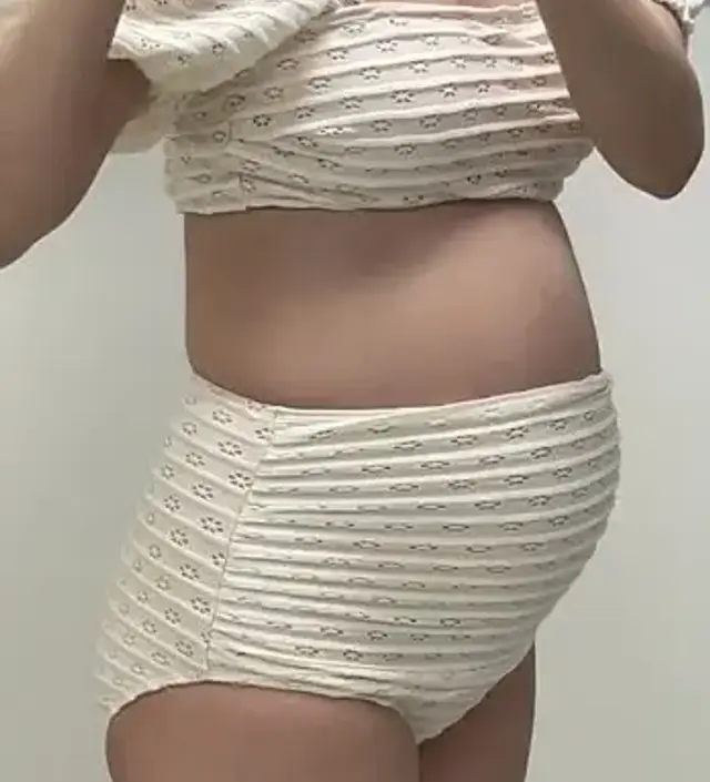 24주차 산모입니다! 큰사이즈인데 수영복이라 그런지 살짝 꽉맞는 느낌인데 그래도 남편