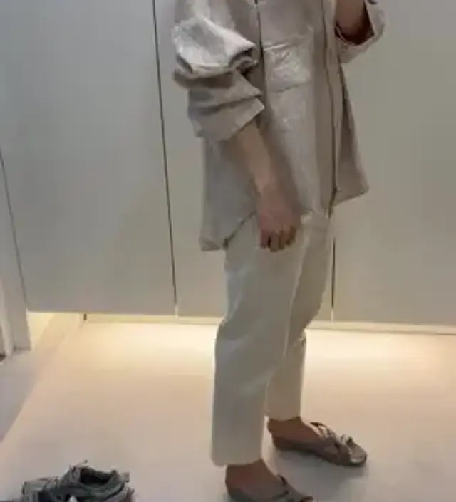 색깔도 고급지고 시원하고 길이가 언발이라 엉덩이부분 덮어주고 좋습니다