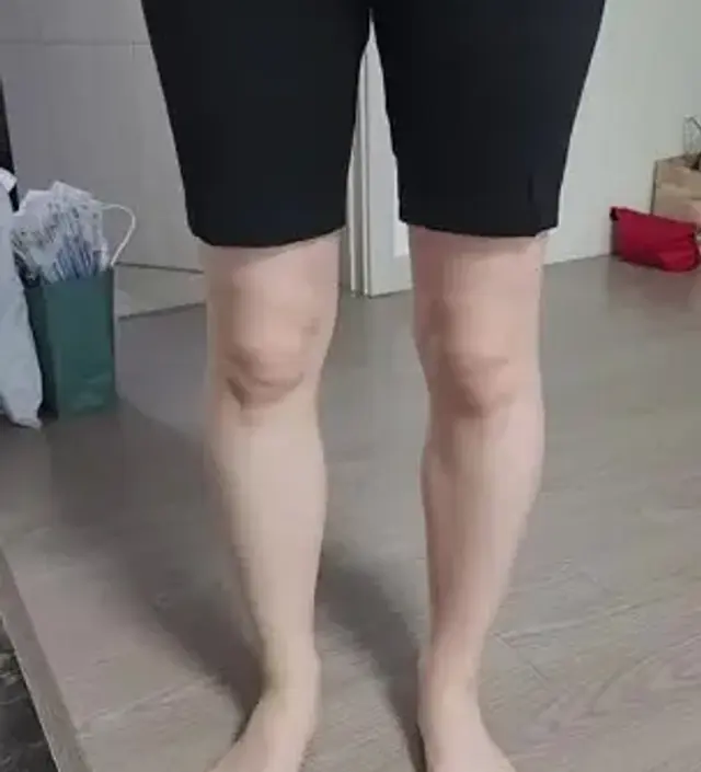 점점 치마많이 입어져서 안에 받쳐입을용도로 샀습니다. 얇고 편해서 이너로 입기 괜찮